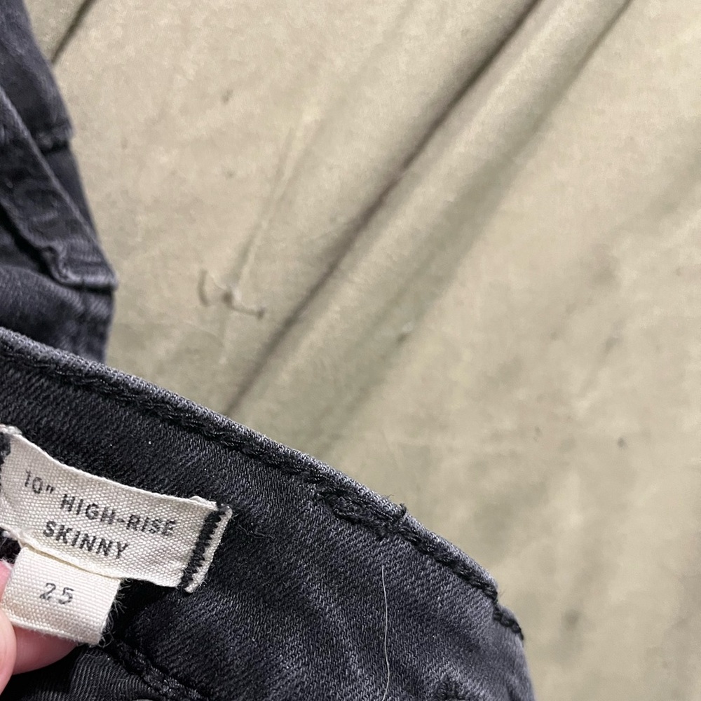 Madewell 10" High-Rise Skinny Jeans in Berkeley Black: Button-Through Edition - Picture 11 of 12